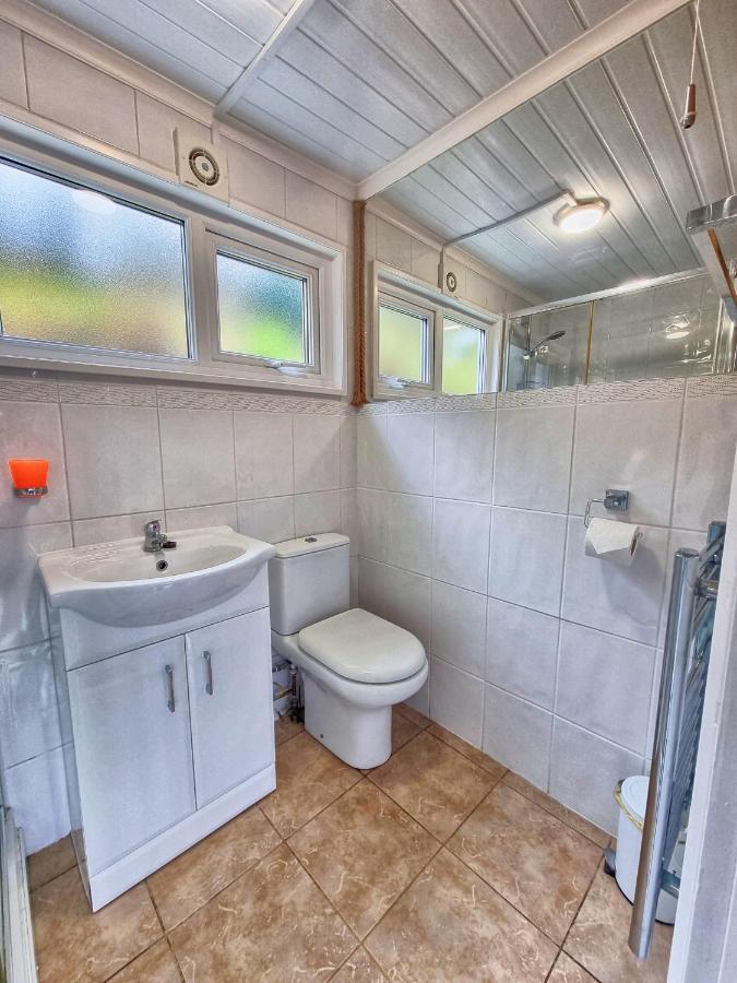 Caswell Beach Chalet 70 Located In Gower Peninsula Суонси Экстерьер фото